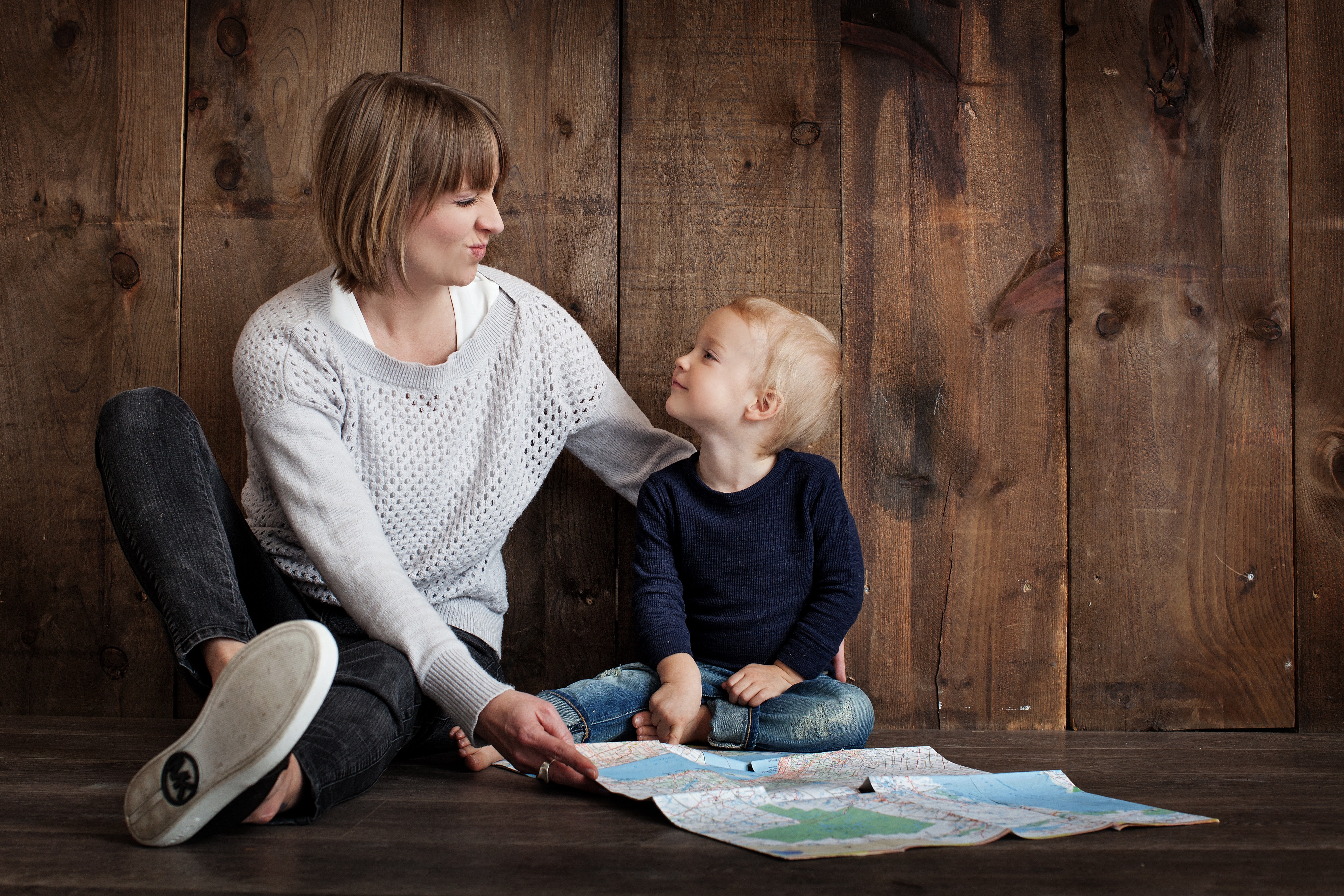 Parent planning travel with its kid.

Source: By Andrea Piacquadio. Pexels
