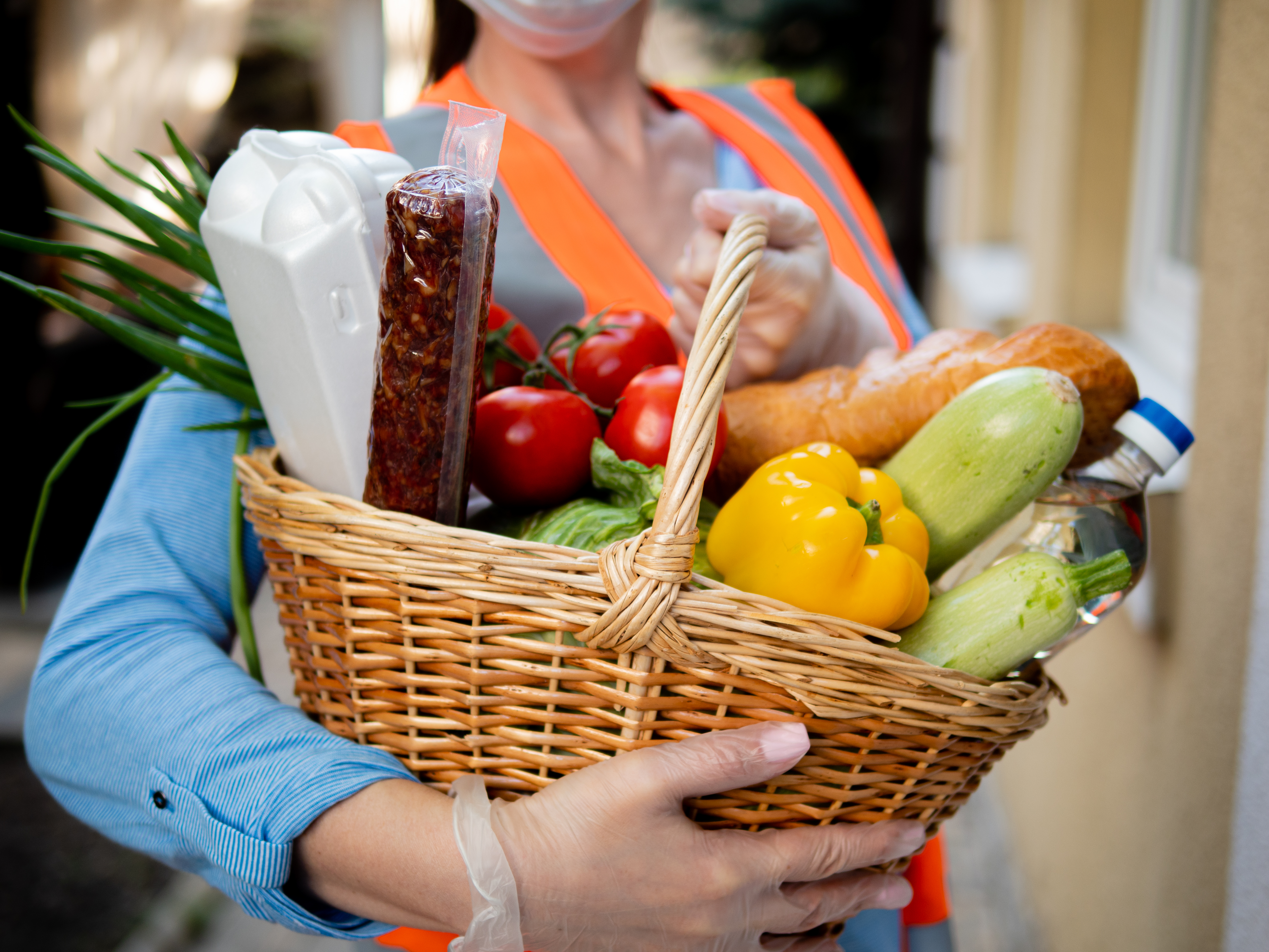 Grocery box for home delivery and cooking. Source: Canva